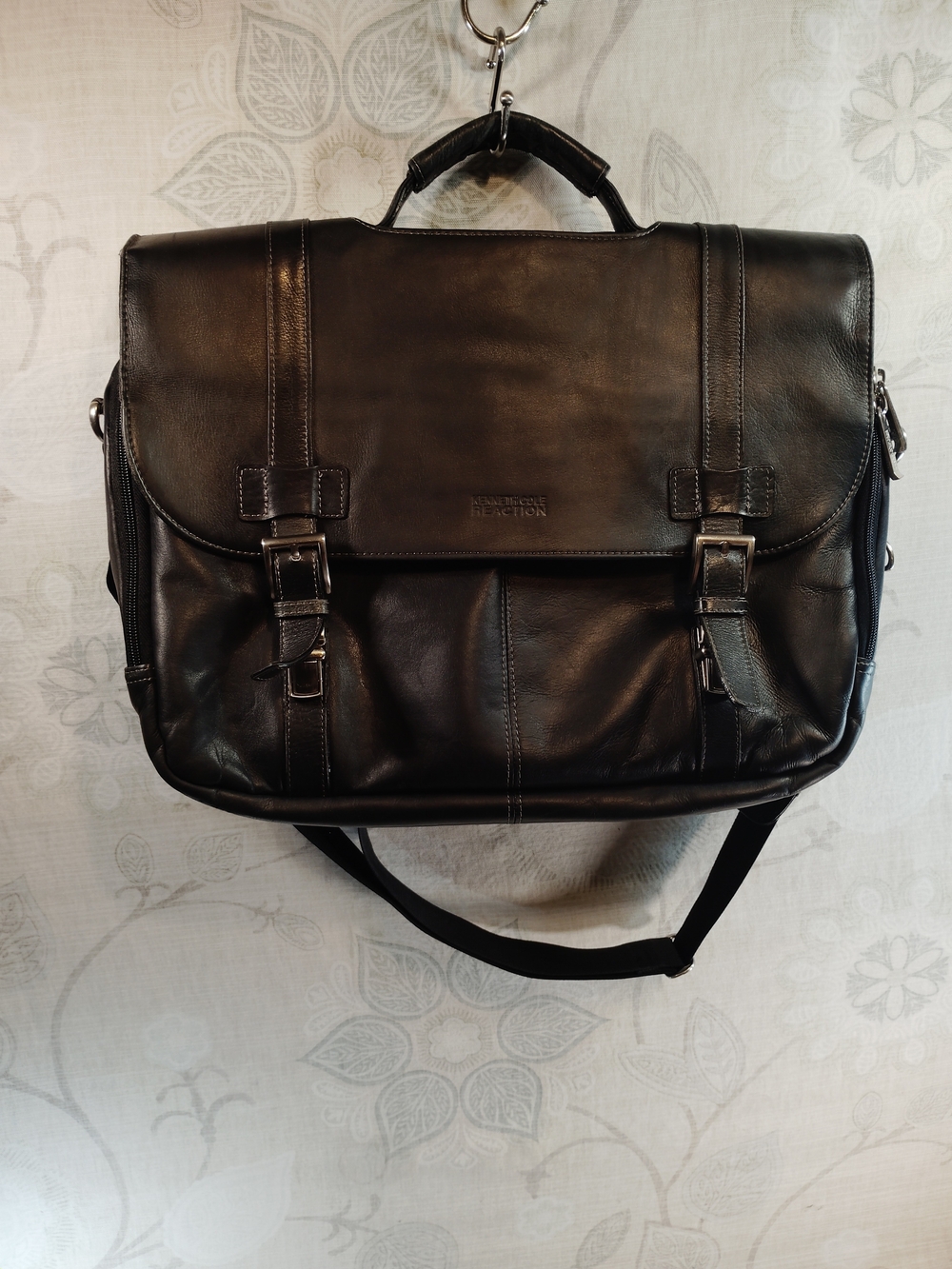 Kenneth Cole "Show Business Design" Black Genuine Leather Laptop Messenger Bag